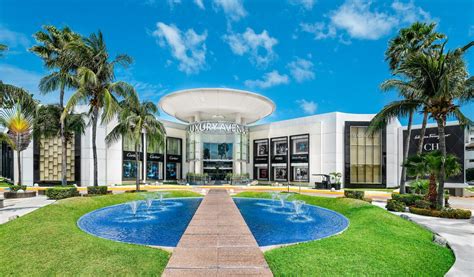 luxury avenue cancun.